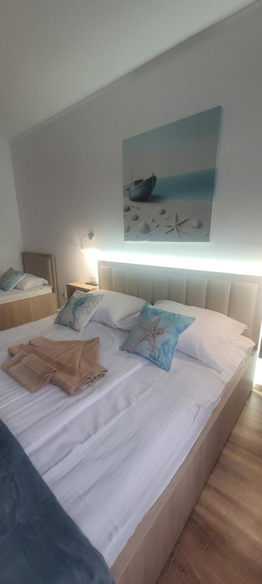 Csaladi Kikoeto Apartman Gyula Eksteriør bilde