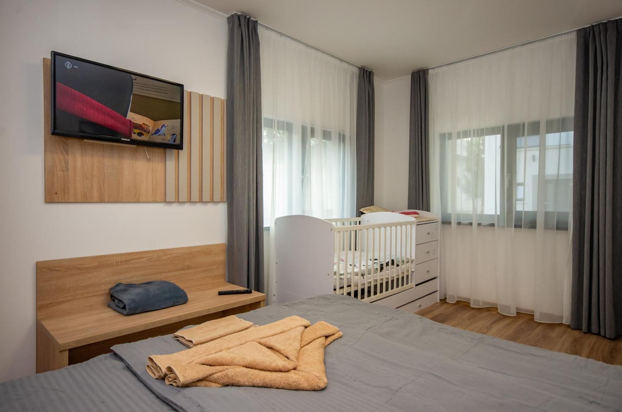 Csaladi Kikoeto Apartman Gyula Eksteriør bilde