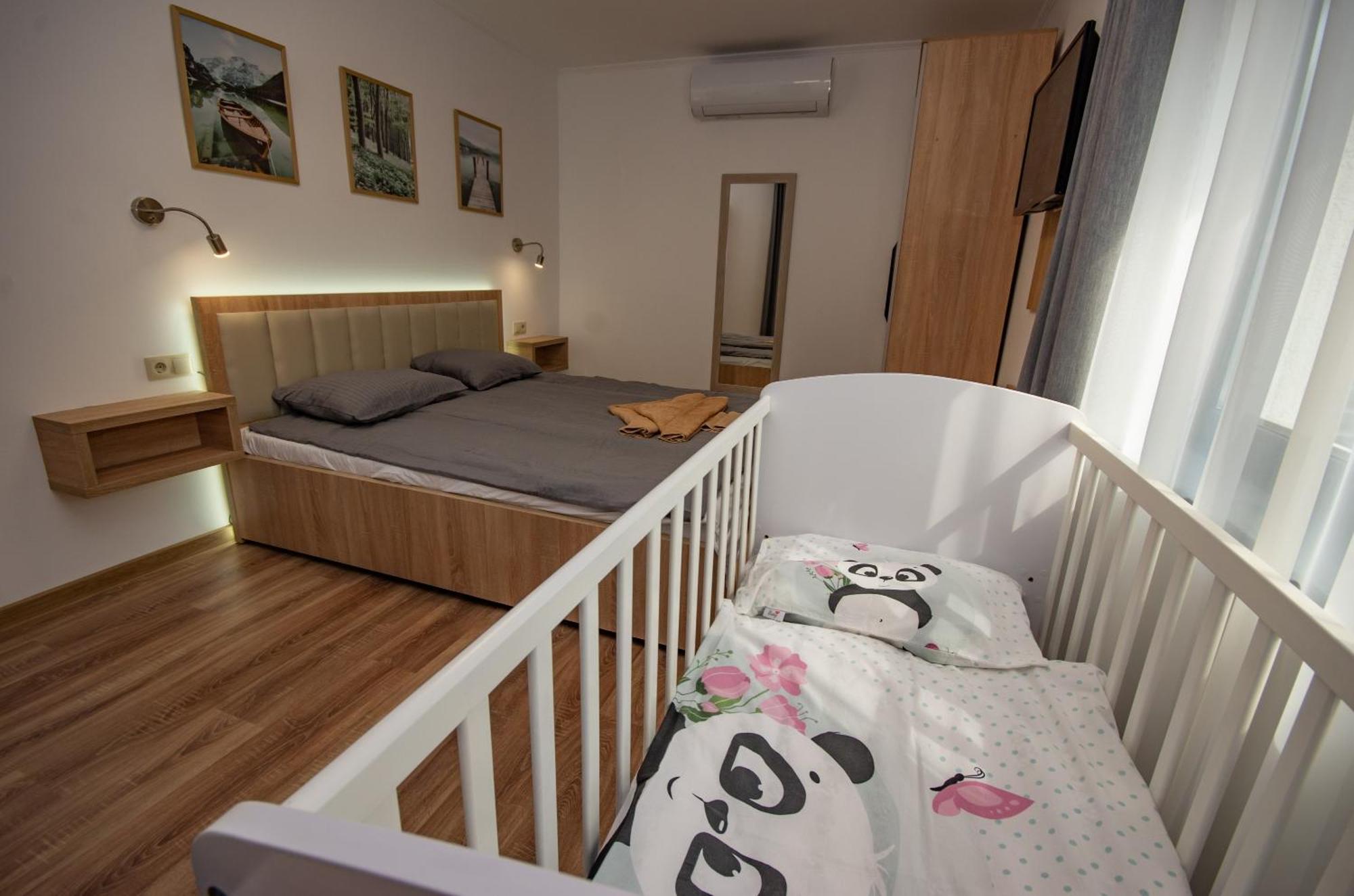 Csaladi Kikoeto Apartman Gyula Eksteriør bilde