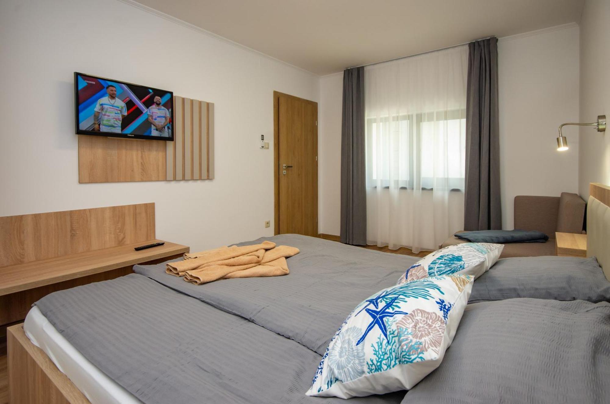 Csaladi Kikoeto Apartman Gyula Eksteriør bilde