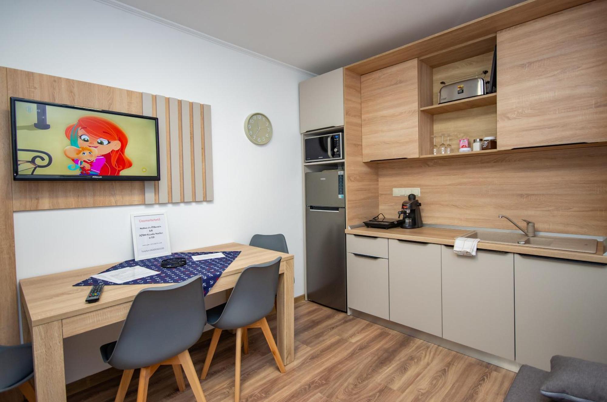 Csaladi Kikoeto Apartman Gyula Eksteriør bilde