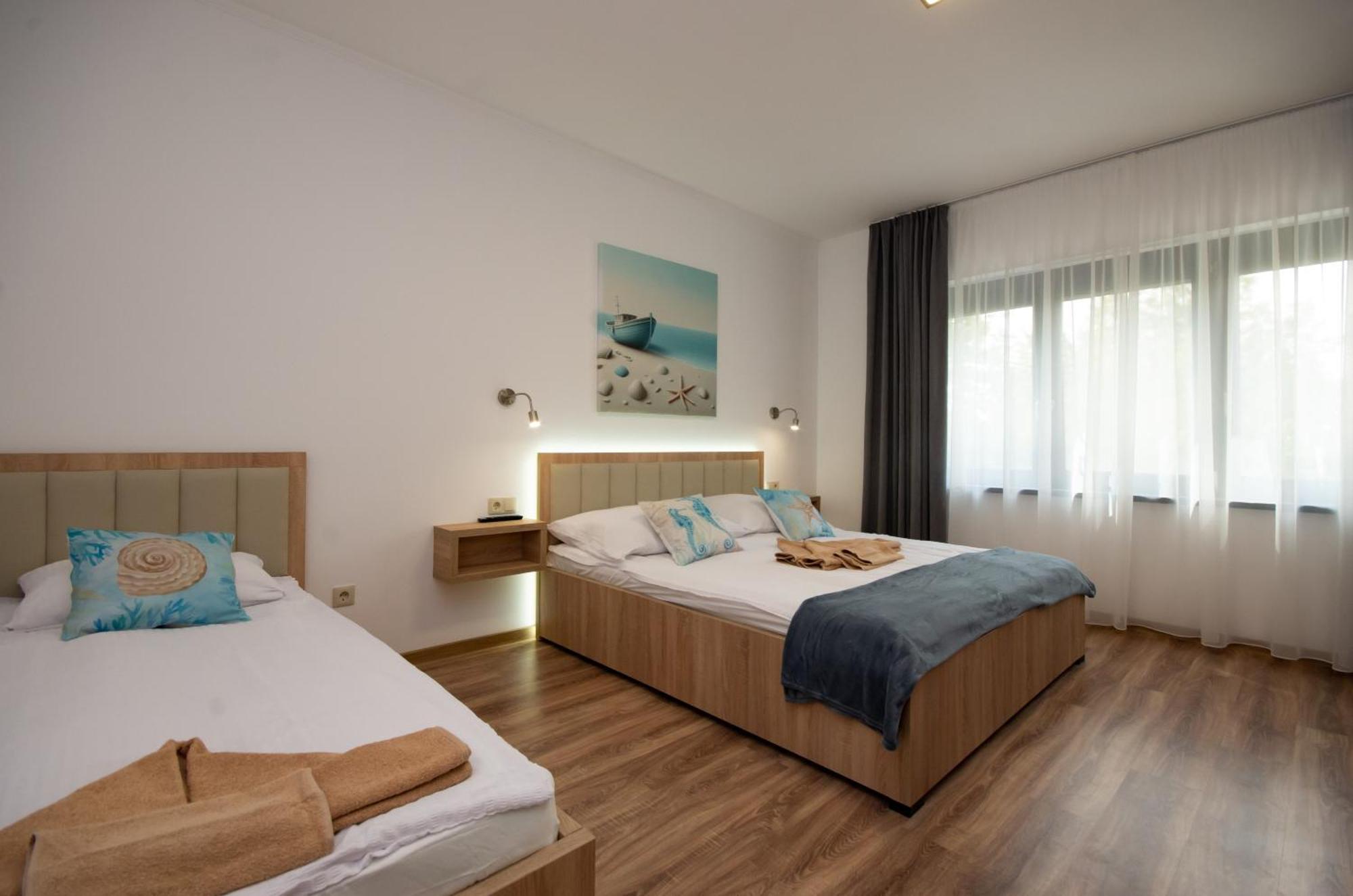 Csaladi Kikoeto Apartman Gyula Eksteriør bilde