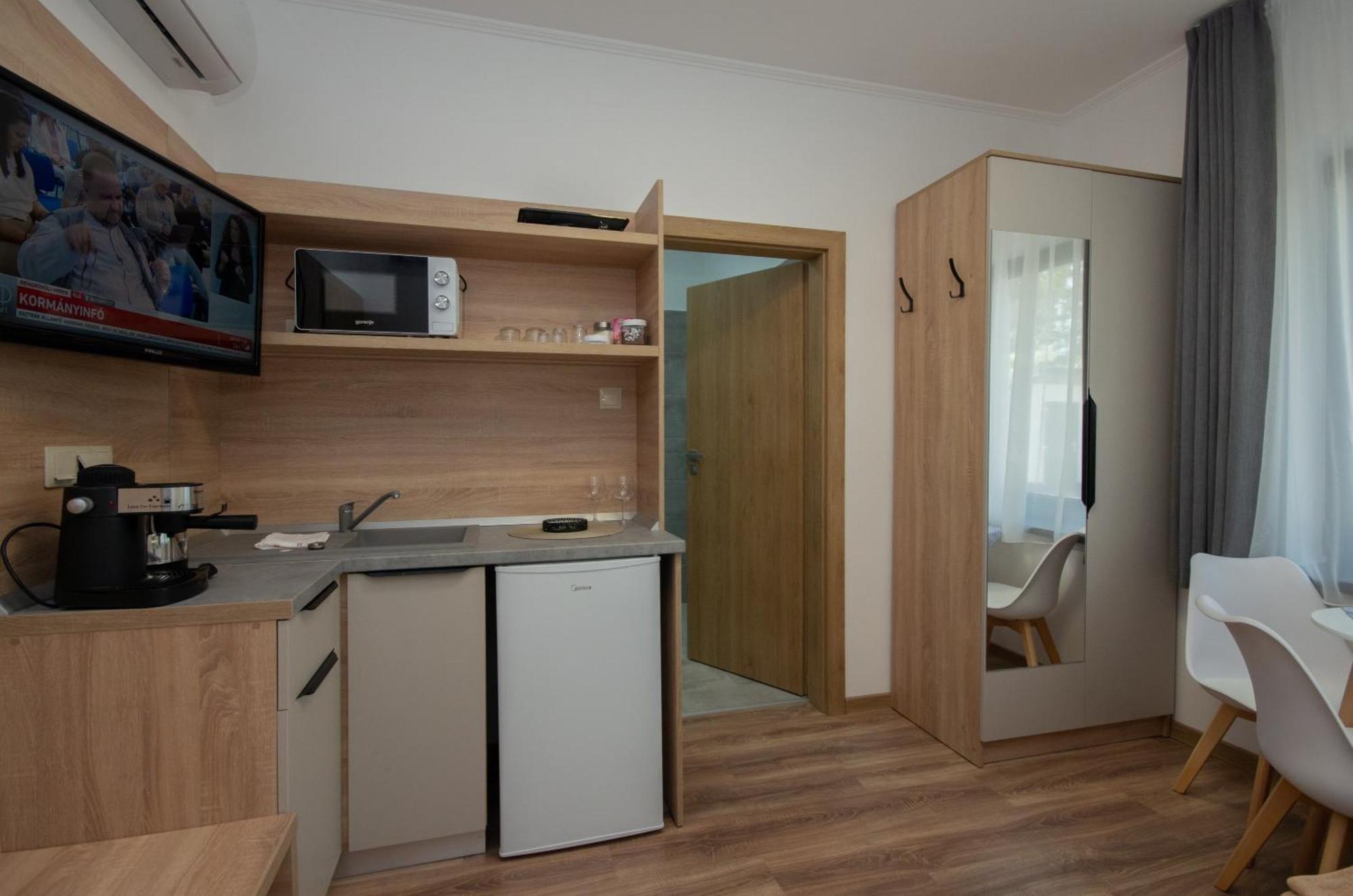 Csaladi Kikoeto Apartman Gyula Eksteriør bilde