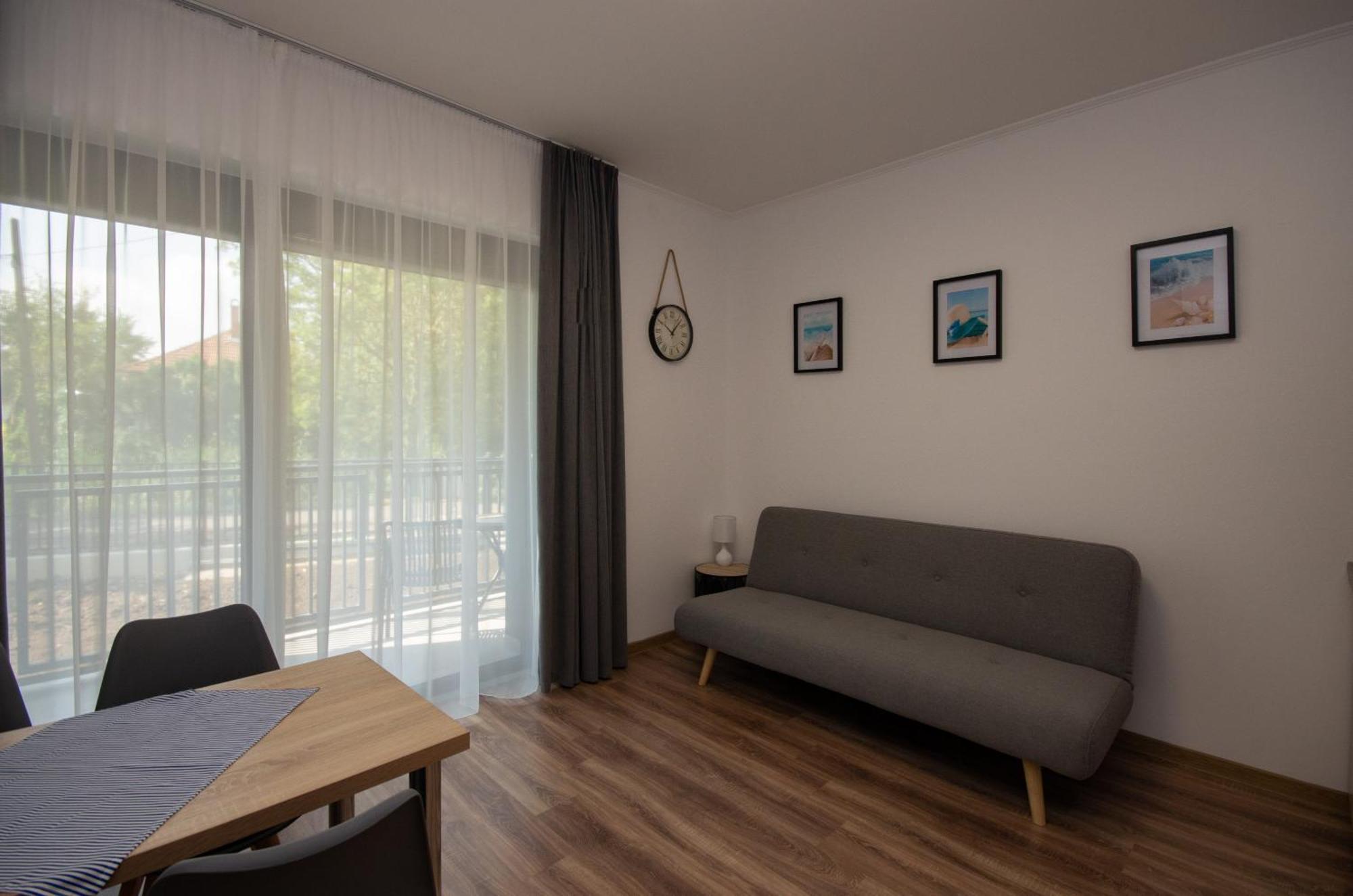 Csaladi Kikoeto Apartman Gyula Eksteriør bilde